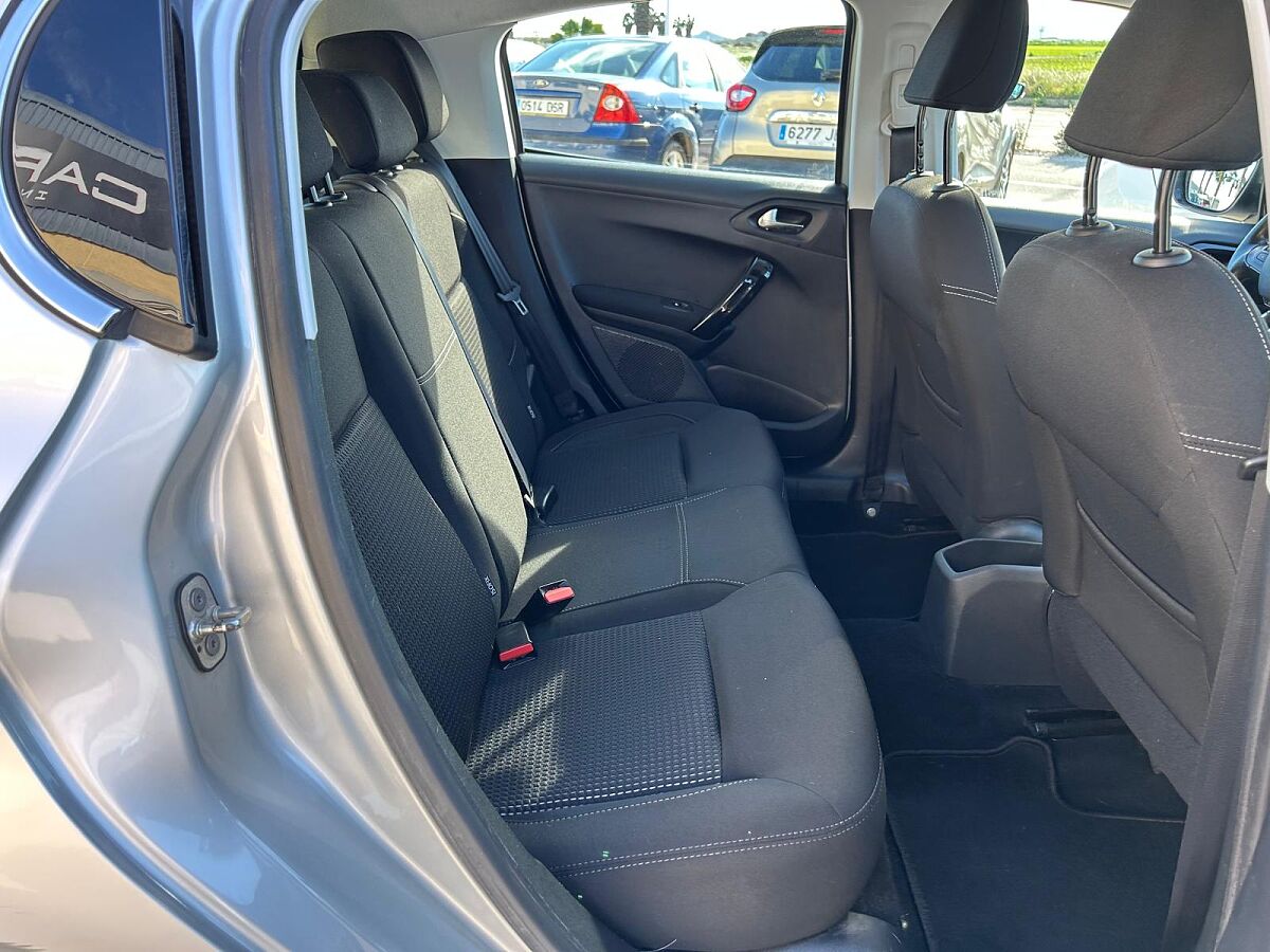 PEUGEOT 208 ALLURE 1.2 E-THP AUTO SPANISH LHD IN SPAIN 71000 MILES SUPERB 2018